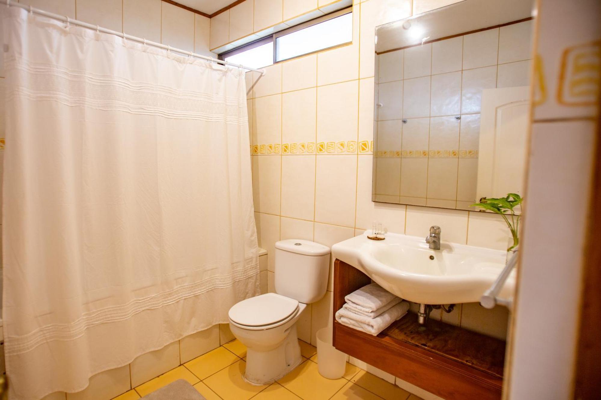 Hostal Uruhao Hanga Roa Exterior foto